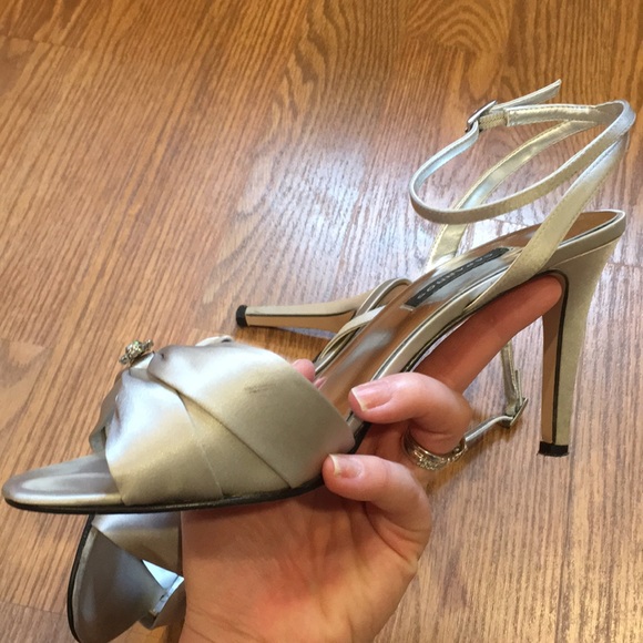 Caparros Platinum Silk heels size 9.5 - Picture 6 of 8